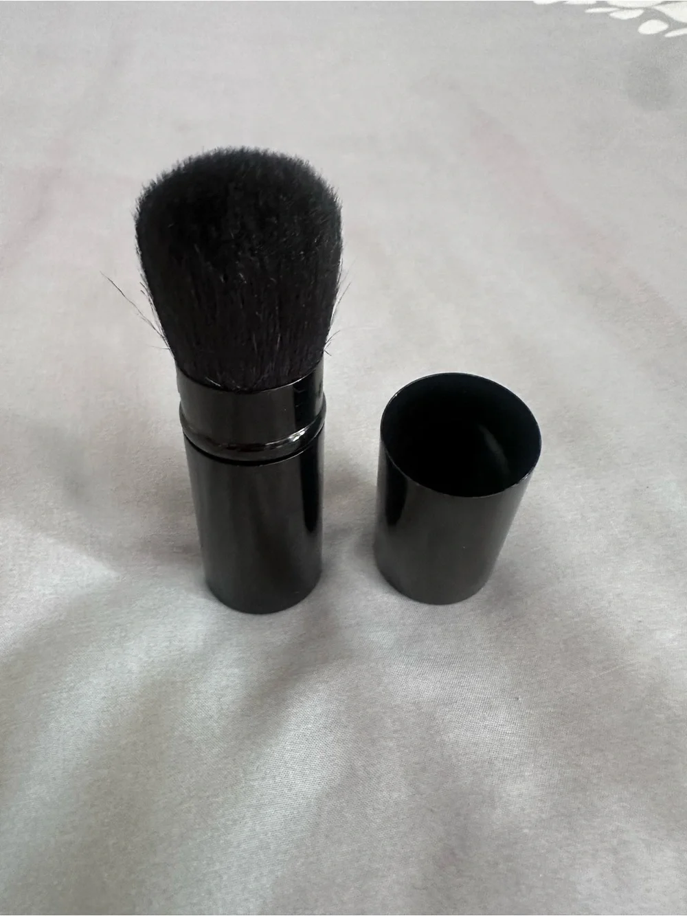 Retractable Kabuki Makeup Brush - Black